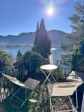Lake View Cozy Apartment with Small Garden Como